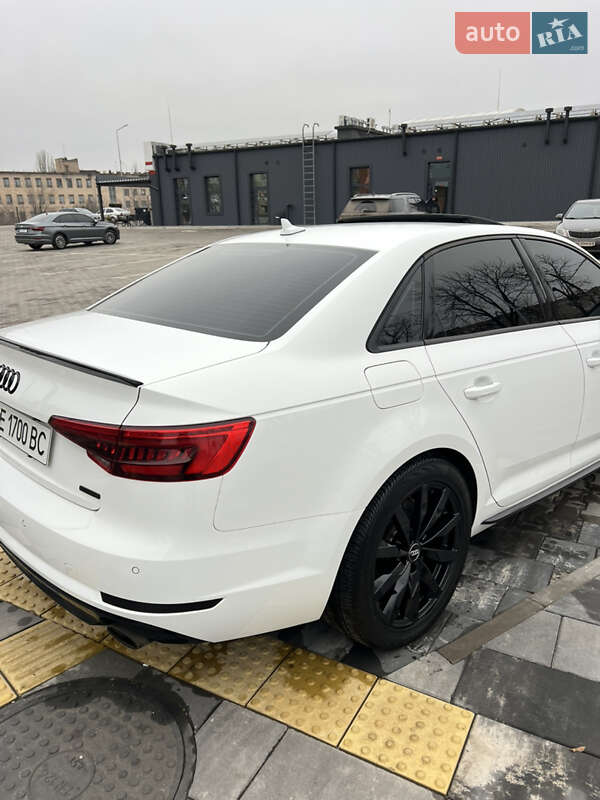 Седан Audi A4 2016 в Днепре