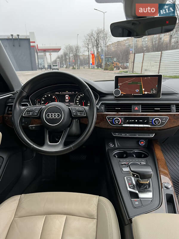 Седан Audi A4 2016 в Днепре