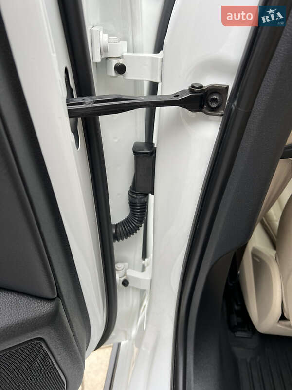 Седан Audi A4 2016 в Днепре