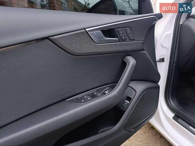 Седан Audi A4 2019 в Кропивницком
