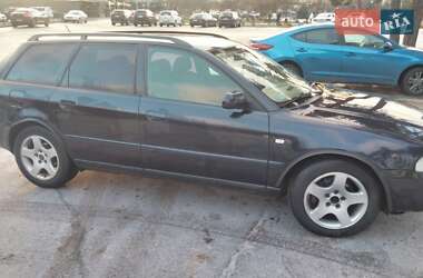 Універсал Audi A4 2000 в Вараші