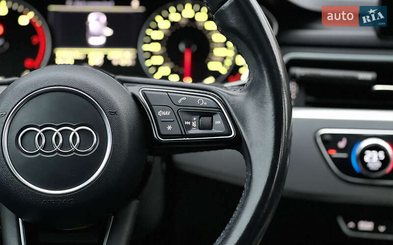 Седан Audi A4 2015 в Львове