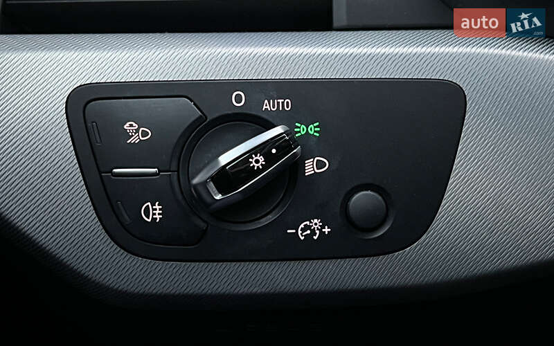 Седан Audi A4 2015 в Львове