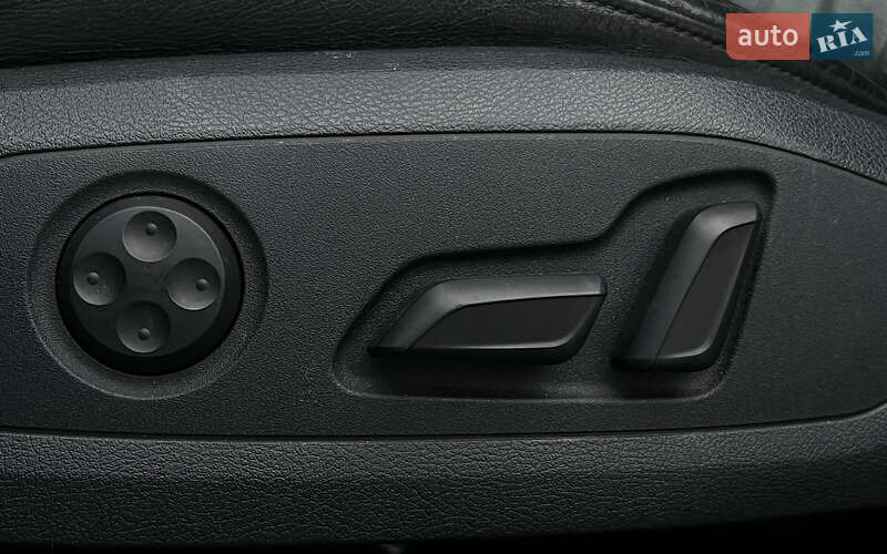 Седан Audi A4 2015 в Львове