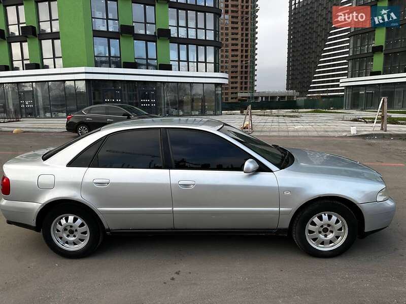 Седан Audi A4 2000 в Киеве