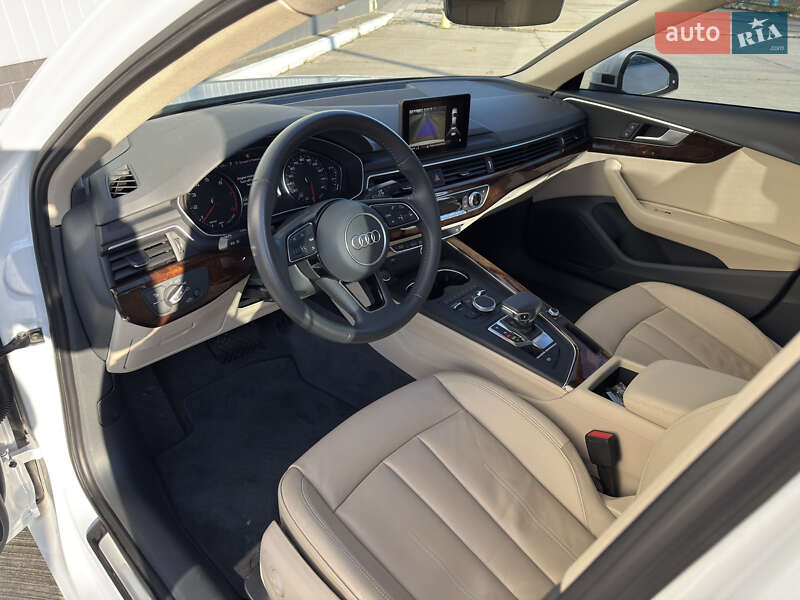 Седан Audi A4 2018 в Черновцах