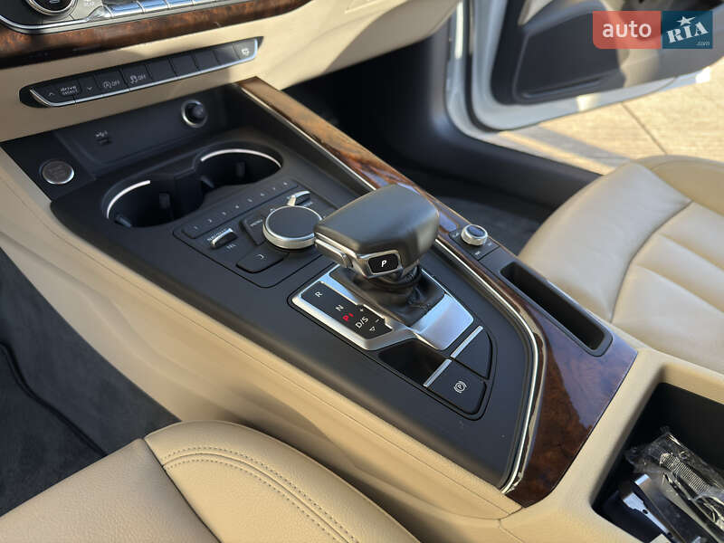 Седан Audi A4 2018 в Черновцах