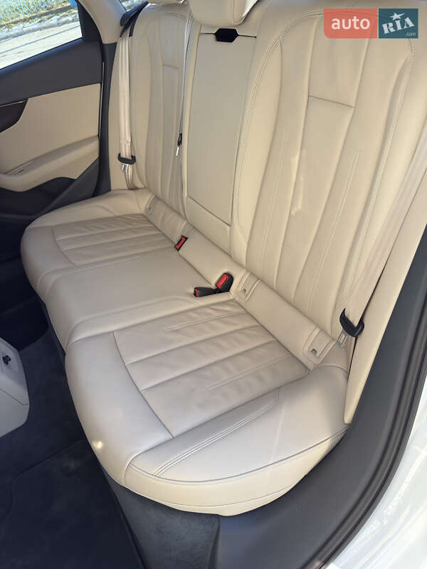 Седан Audi A4 2018 в Черновцах