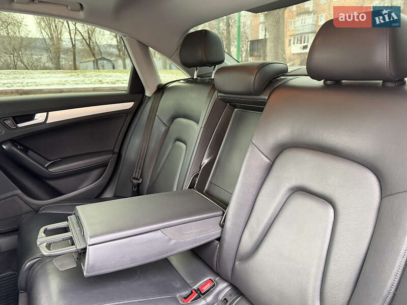 Седан Audi A4 2013 в Виннице