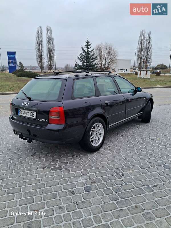 Універсал Audi A4 1999 в Вараші