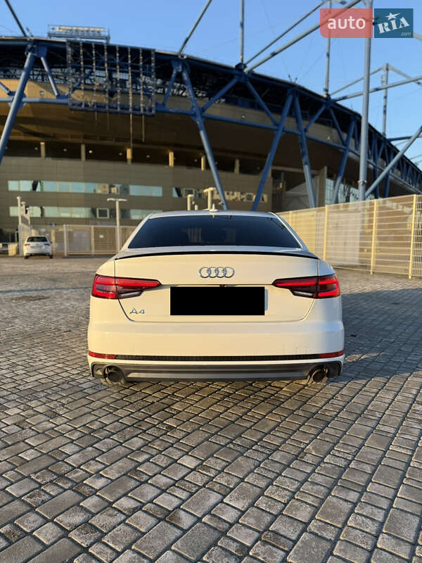 Седан Audi A4 2016 в Киеве