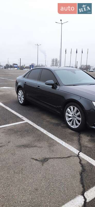 Седан Audi A4 2017 в Киеве