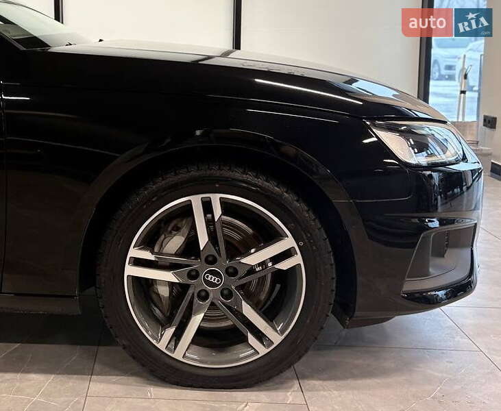 Седан Audi A4 2021 в Львове