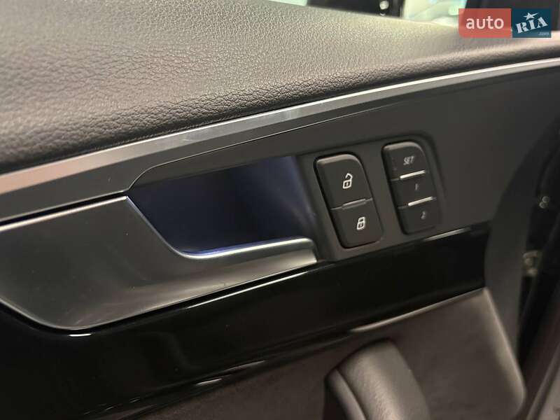 Седан Audi A4 2021 в Львове