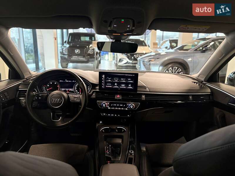 Седан Audi A4 2021 в Львове