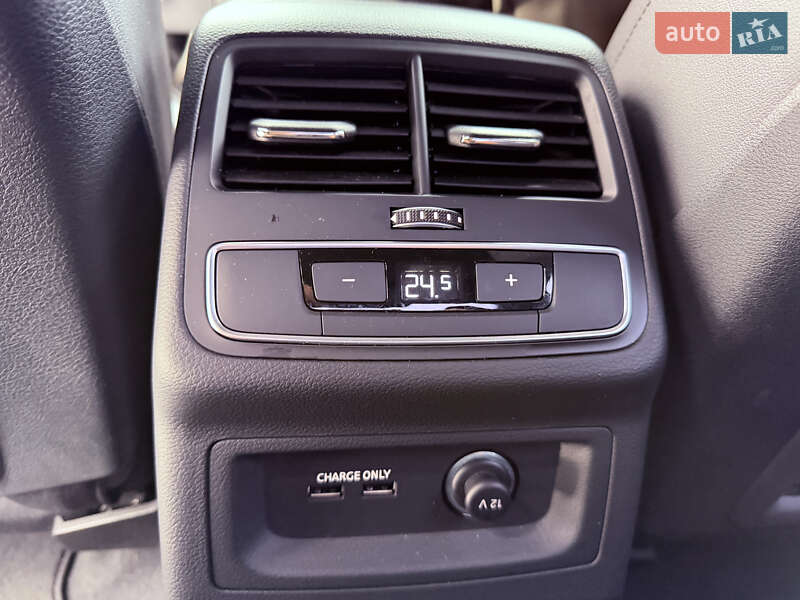 Седан Audi A4 2024 в Киеве