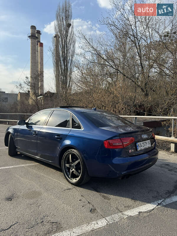 Седан Audi A4 2012 в Измаиле