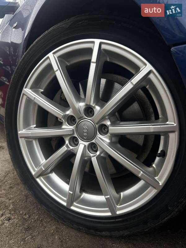 Седан Audi A4 2014 в Сумах