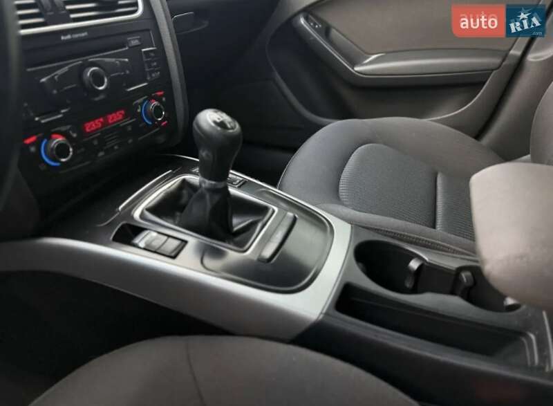 Седан Audi A4 2012 в Львове