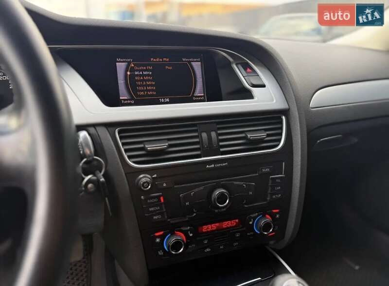 Седан Audi A4 2012 в Львове