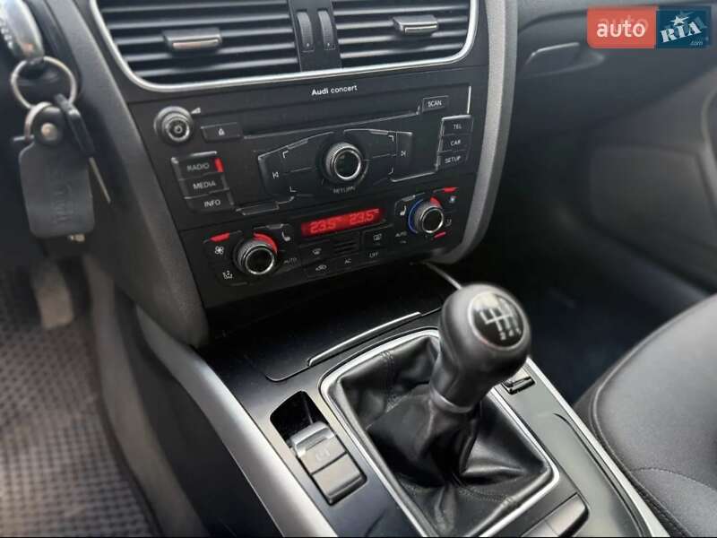 Седан Audi A4 2012 в Львове