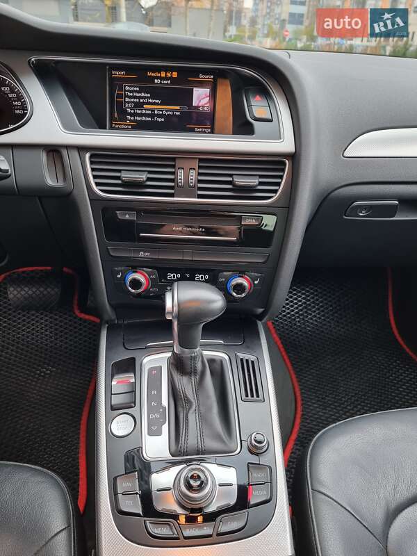 Седан Audi A4 2015 в Львове