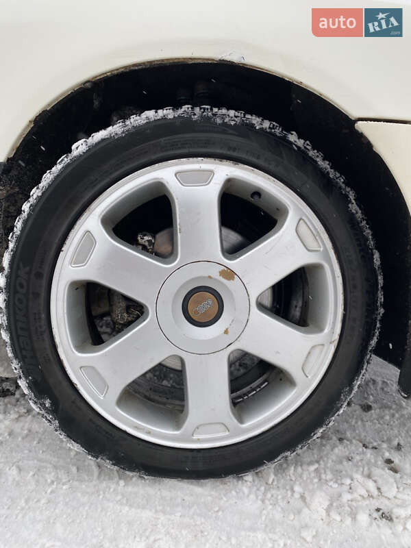 Седан Audi A4 1996 в Баре