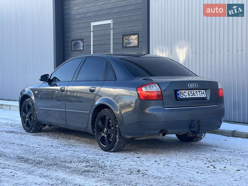 Седан Audi A4 2002 в Жовкві