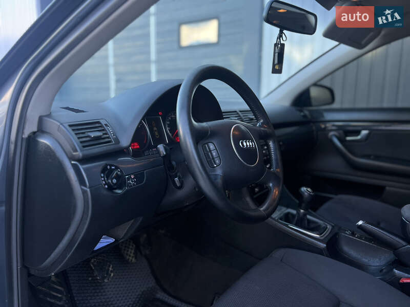 Седан Audi A4 2002 в Жовкві