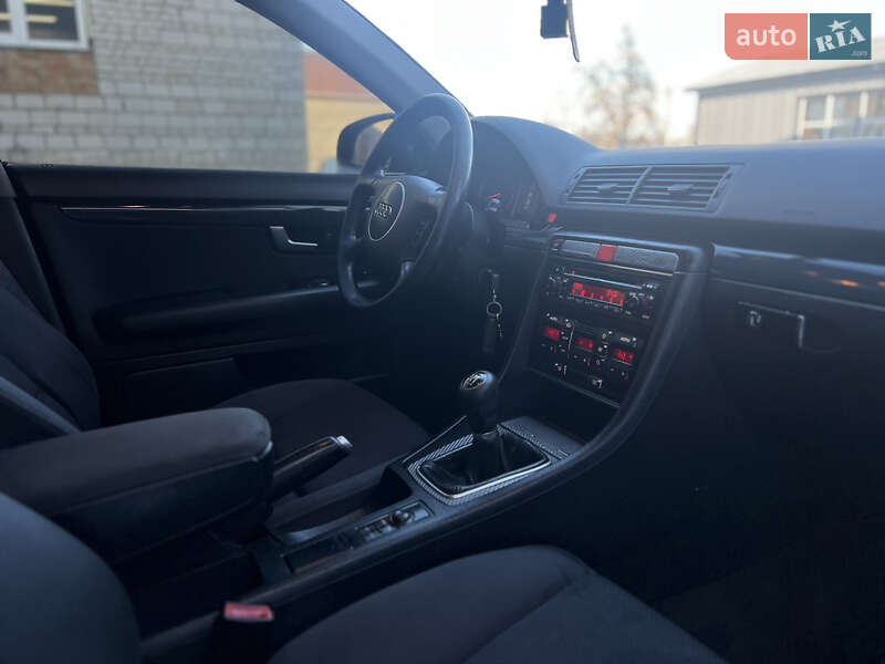 Седан Audi A4 2002 в Жовкві