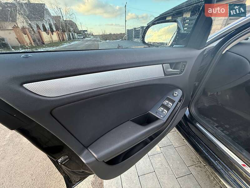 Седан Audi A4 2014 в Ужгороде