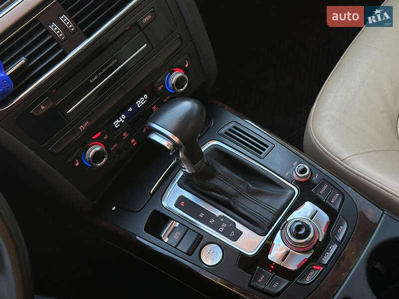 Седан Audi A4 2012 в Львові