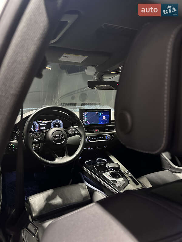 Седан Audi A4 2022 в Киеве