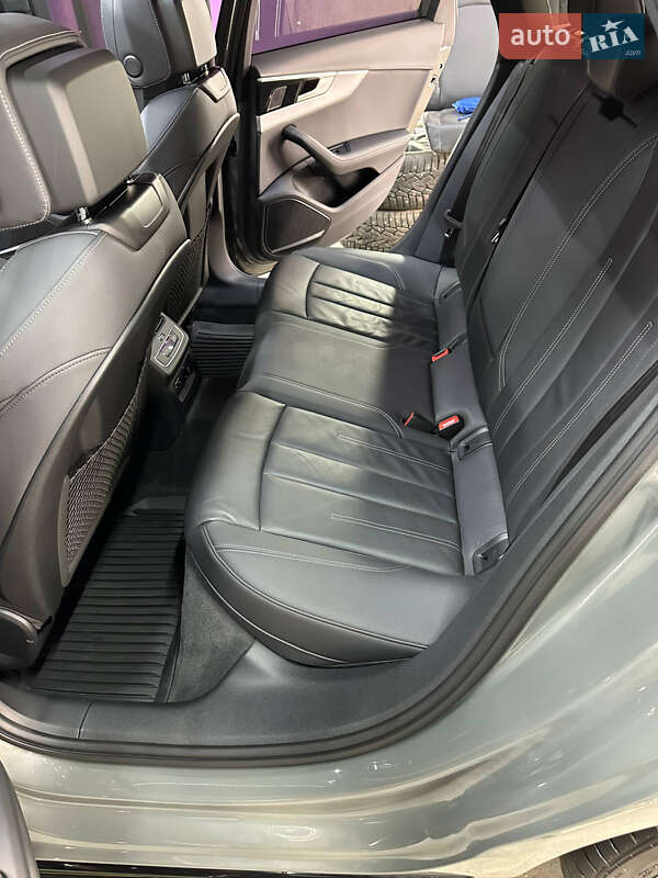 Седан Audi A4 2023 в Полтаві