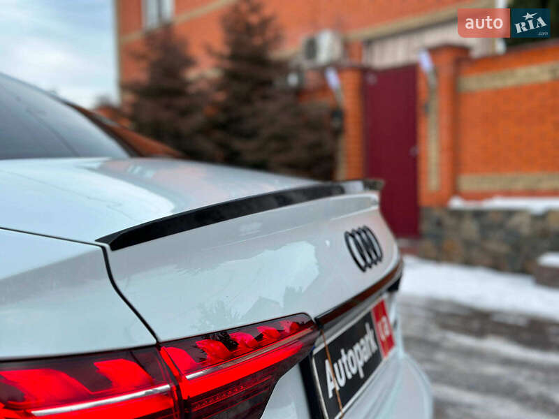 Седан Audi A4 2022 в Киеве