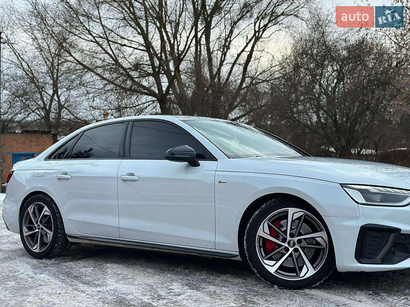 Седан Audi A4 2022 в Киеве