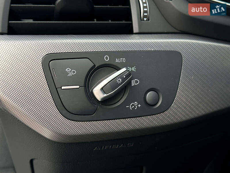 Седан Audi A4 2022 в Киеве