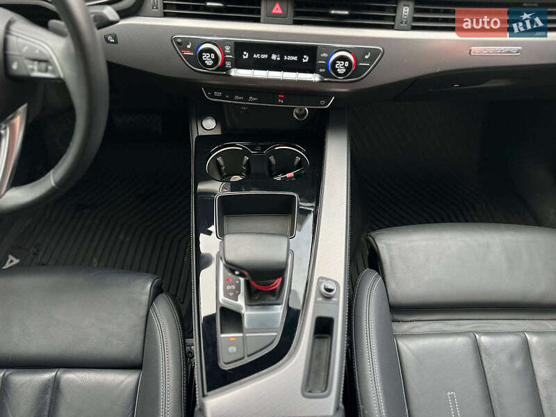 Седан Audi A4 2022 в Киеве