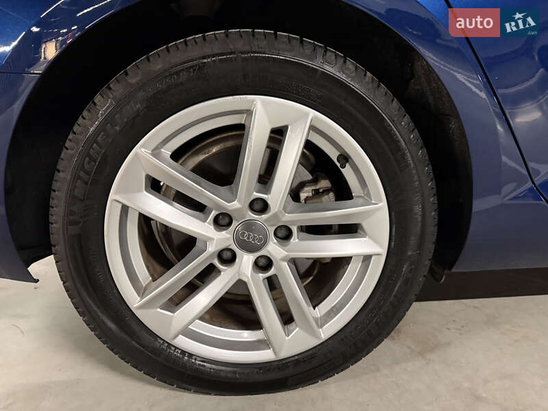 Седан Audi A4 2017 в Львове