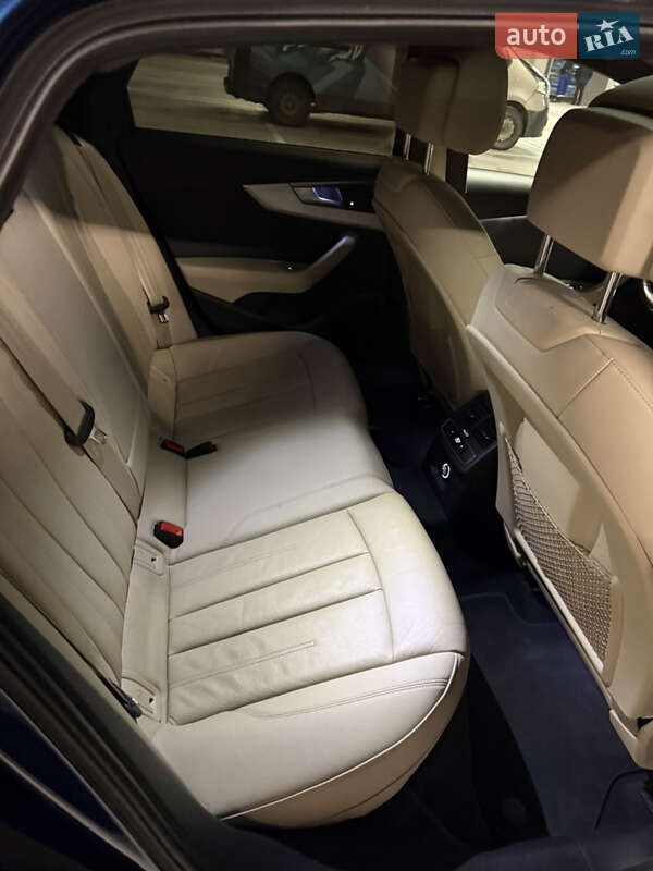 Седан Audi A4 2017 в Львове