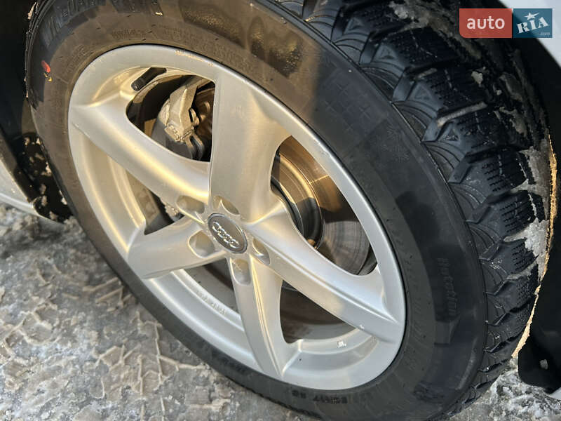 Седан Audi A4 2013 в Виннице