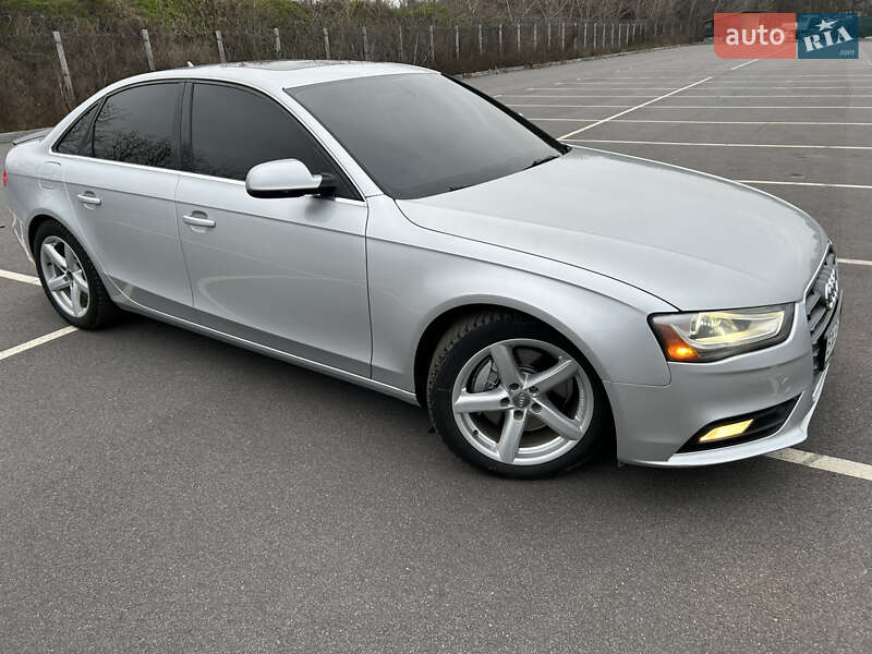 Седан Audi A4 2013 в Виннице