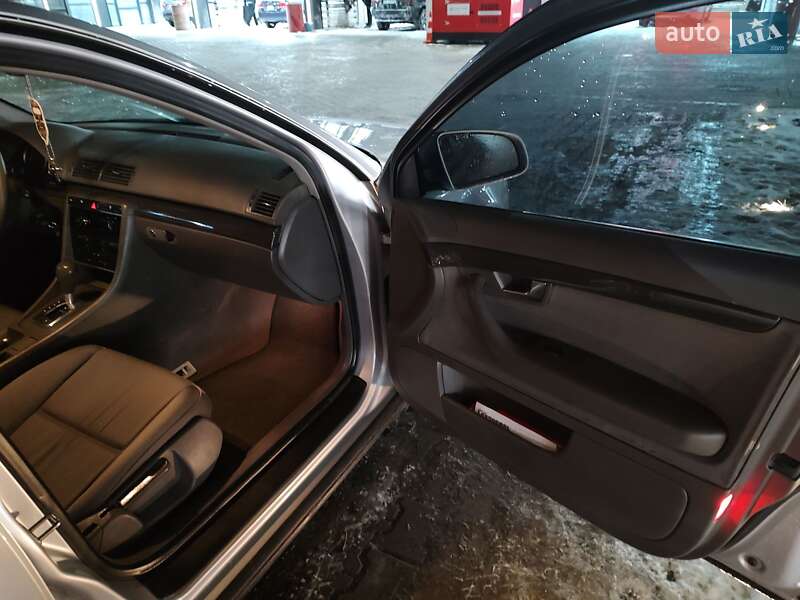 Седан Audi A4 2000 в Ровно