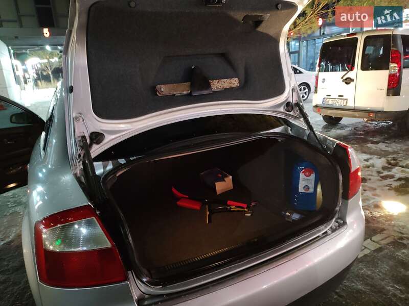 Седан Audi A4 2000 в Ровно
