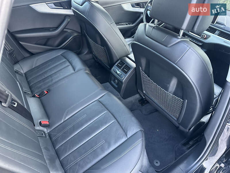 Седан Audi A4 2016 в Львове