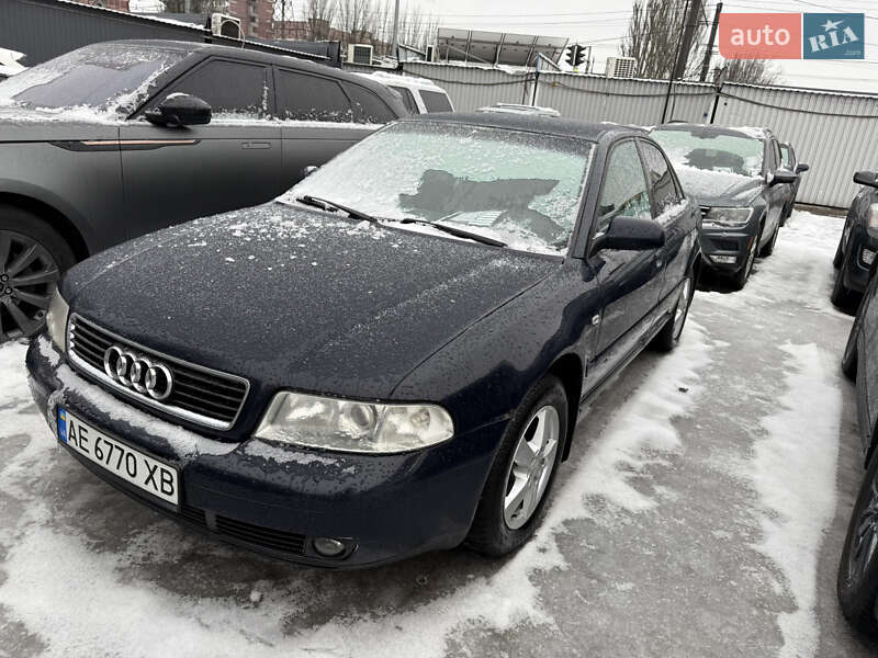 Седан Audi A4 2000 в Днепре