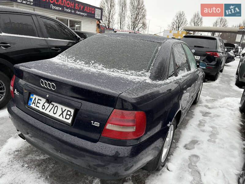 Седан Audi A4 2000 в Днепре