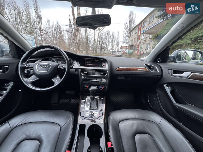 Седан Audi A4 2013 в Николаеве