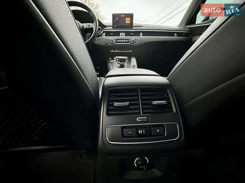 Седан Audi A4 2017 в Киеве