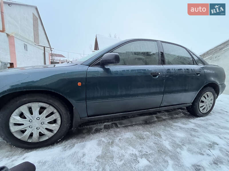 Седан Audi A4 1995 в Кагарлику
